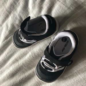 Stride Rite baby shoes size 5.5 almost new!!